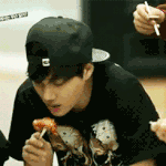 [카이] 종인이 치킨 <b>마</b><b>싯</b>쪄?ㅋㅋㅋ