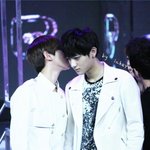 [EXO] 야 근데 백현이가 타오진짜어지간히<b>챙</b>긴다