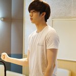 상남자 느낌 확 풍기는 <b>천둥</b> 흰면티 핏