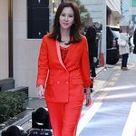 <b>올레드</b> 수트 입은 김남주