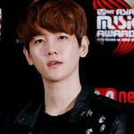 [백현] 얼굴에 <b>굴곡</b>이없어