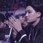 [EXO] 망상<b>주</b>의) 진지하게 심호흡하고 들어오세요..