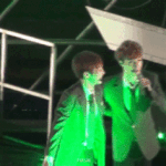 [시우민] <b>기습</b>뽀뽀당한 미니