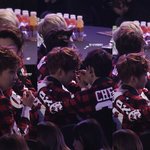 [시우민] 민석이 뭐 묻은거 떼주는 종대 고화질 <b>플뷰</b>