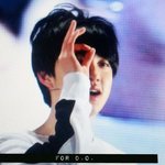 [EXO] 탐색중인 경수의 머리가 붕붕붕