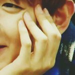 [백현] 눈빛이 <b>위험</b>하다