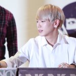 [bap] 손가락 하트 몰라 실수한 아이돌(펌)