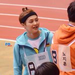 [시우민] 민석이보다 요만큼 더 커요!!