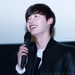 흑발로 다시 염색한 이종석