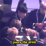 [백현] <b>찬열</b>이가 백현이 챙겨주는것좀봐ㅋㅋ