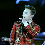 여전히 패션으로도 사람 홀리는 지드래곤