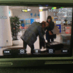 [타오] 왜 <b>한손</b>으로 들었니...ㅋㅋㅋㅋ