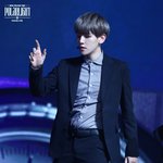 [EXO] 헐....돼지......얘<b>뱃살</b>봐....
