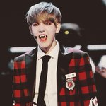 [백현] 좀심하게<b>드라큘라</b>같긴했어..