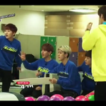 [시우민] 귀염주의)자세히보라고<b>확대</b>해봄ㅋㅋㅋ