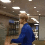 [EXO] <b>수호</b>가 세훈이한테 팔짱끼려고 하는데