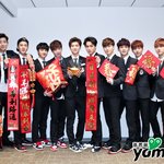 [EXO] 애들중국가서 단체로 <b>사진</b><b>찍</b>음ㅋㅋㅋ