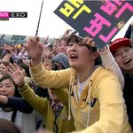 [EXO] 이 <b>노랑</b>후드팬 이날 판에 글엄청 올라왔었는데