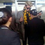 [세훈] 칭다오공항 모자 벗고 <b>검사</b>하나 