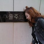 혼자서도 잘노는 아이돌들.jpg