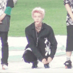 [EXO] 세훈이신발끈묶는거존귀 ㅠㅠ
