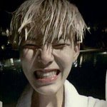 [BAP] 젤로가 사진찍은곳 뒤에 풀장같지 ...