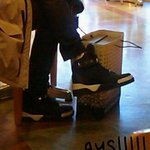 [EXO] 루한 꼬르소<b>꼬모</b>에서 지방시운동화사고 옆지지방시먀장간거