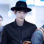 김우빈 공항에 <b>페도라</b> 쓰고 온 날.........