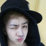 아이돌의 <b>스냅</b>백 패션 셀카들