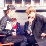 [백현] 크리스랑 허벅지 <b>씨름</b>하는 큥