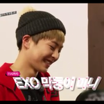 [EXO] 얘 웃는거  정말 <b>유치</b>원생같지않아?