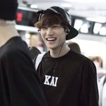 [카이] 웃는 게 어쩜 이럴까.. 얘좀 봐봐