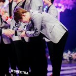 [백현] 14020 #백현 <b>공손</b>하게 악수중 