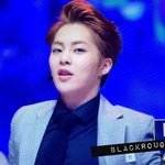 [시우민] 검정<b>셔츠</b>에 검정 넥타이라뇨