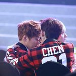 [시우민] 동생한테<b>보살핌</b>받는슈밍