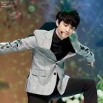 [EXO] 지금 짤 올릴시간이 아니지만 <b>투척</b>