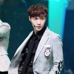 [EXO] 레이 주머니안에 넣은 그 <b>두손</b>이