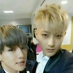 [시우민] 나 오늘 생일이라고 엑소가 선물줌(<b>부끄</b>)