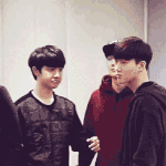 [도경수] 준면이가 손 잡아주길 기다리는 <b>경수</b>