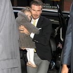 아빠 오빠들이랑 엄마 패션쇼 보러온 하퍼 <b>베컴</b>ㅋㅋ