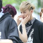 [EXO] 조카 <b>치아</b> 뽑아주는 삼촌같다