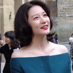어깨 드러낸 이영애~~ 쌍둥엄마 맞아???