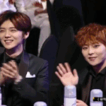 [시우민] <b>손인사</b> 움짤 ㅠ ㅠ