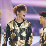 [시우민] <b>목젖</b>과 턱선(고화질한장)