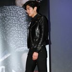 머리 완전 빠글빠글하게 파마한 <b>이민기</b>