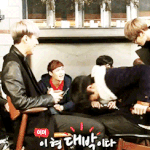 [EXO] 허벅지 <b>씨름</b>할때 경수 완전 ..