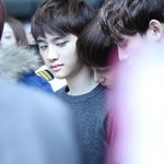 [카이] 종인이 어깨기대는거 좋아<b>하니</b>?