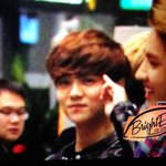 [루한] 공항에서 팬들에게 <b>인사</b>하는 루한이~