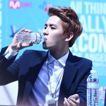 [백현] 물 마실 때 나오는 변남자