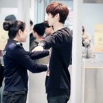 [EXO] 이 남자의 <b>옆태</b>